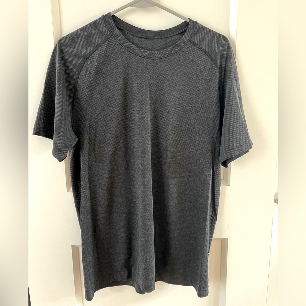 Lululemon Men’s running short sleeve shirt